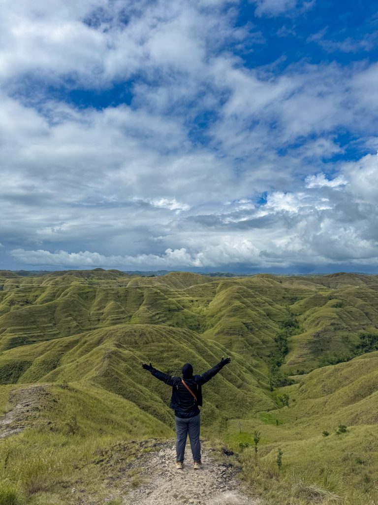 Bukit Tanarara dan Pantai Walakiri Sumba Timur