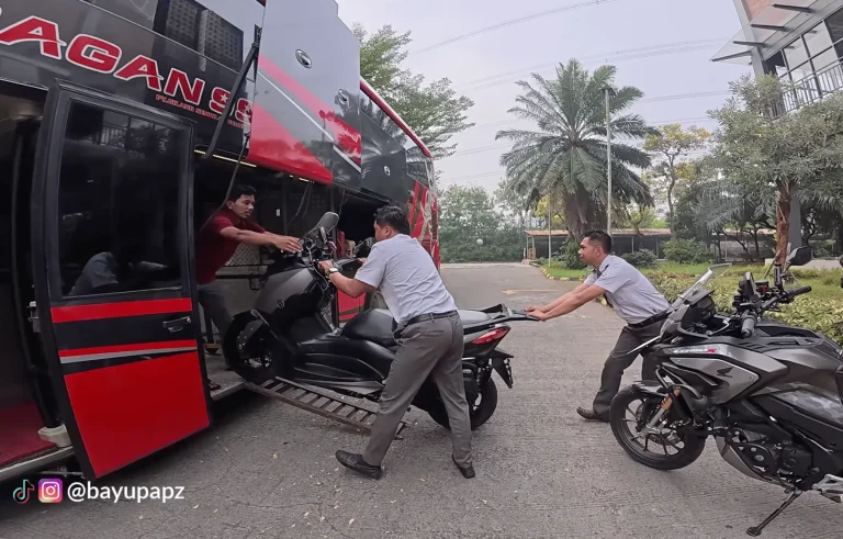Touring Bogor ke Sumba: Bawa Motor Naik Bis Sleeper Juragan 99